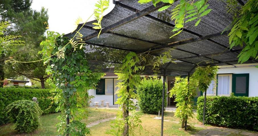 Villa für 6 Personen, mit Terrasse und Garten sowie Ausblick, mit Haustier in Bibione - 2