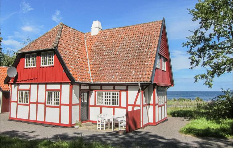 Ferieudlejning for 4 personer, med Terrasse i Gudhjem