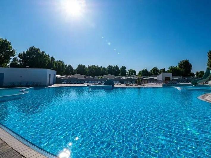 Mobil home pour 6 personnes, avec bassin pour enfant