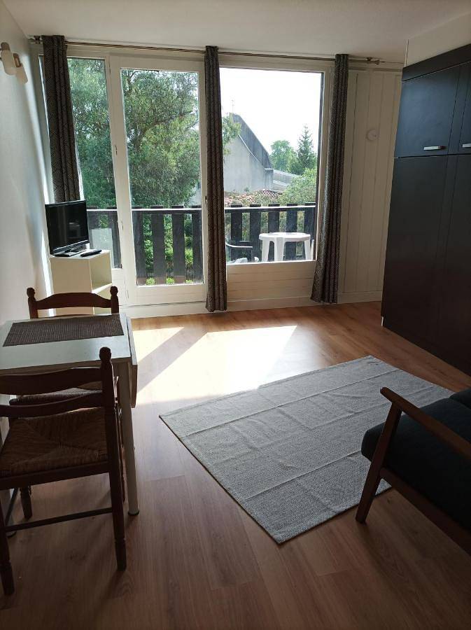 Appartement de vacances pour 2 personnes, avec vue ainsi que vue sur le lac et balcon, animaux acceptés