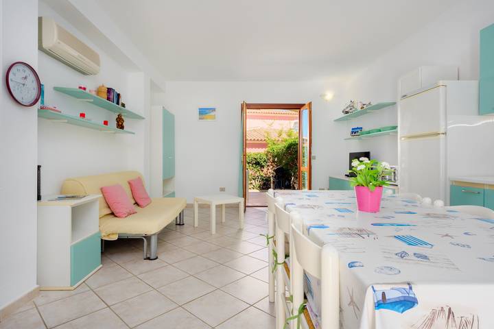 Holiday Home 'Villa Bianca' with Terrace, Garden & Wi-Fi in San Teodoro, Olbia-Tempio