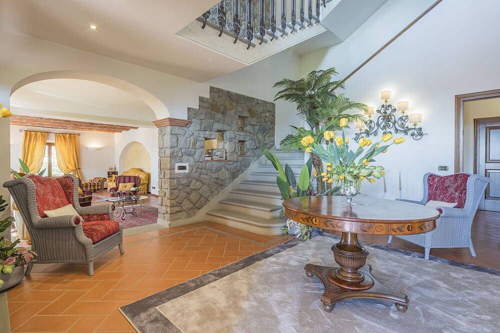 Alleinstehendes Ferienhaus mit Sauna, Klimaanlage,  W-Lan, Whirlpool, privatem Pool, Tv, Innenhof in Massa e Cozzile, Pistoia Provinz