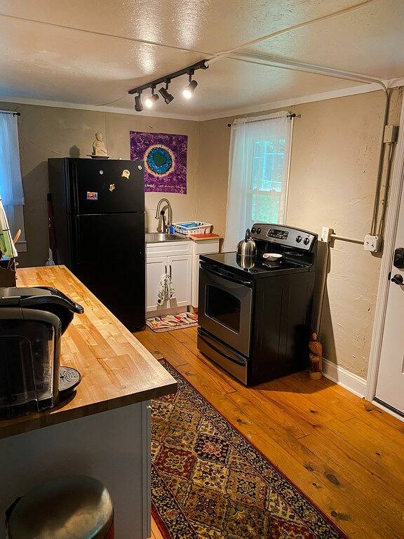 Charming Fishing Cabin w/ lake view near Stone Mountain in Gwinnett County