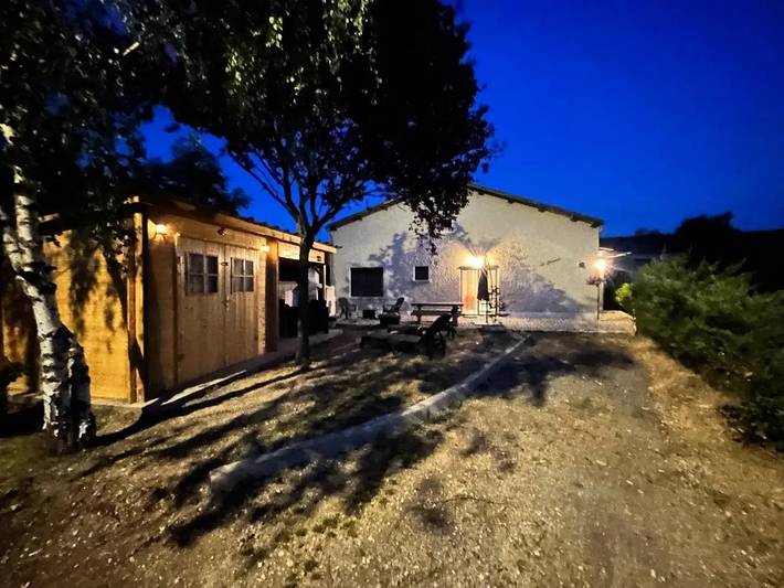 Gîte pour 4 personnes, avec terrasse et piscine à Saint-Denis-en-Margeride