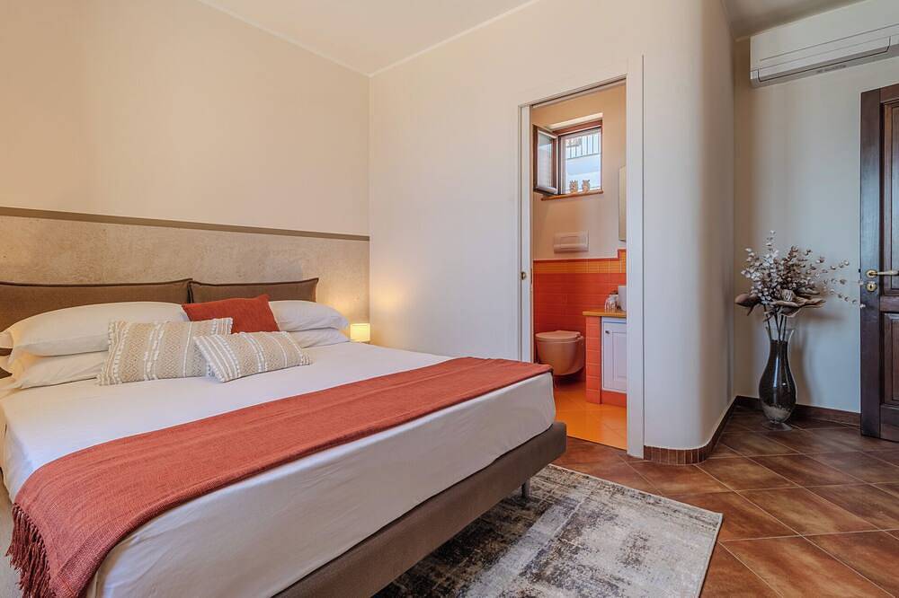Villa Greta - Quattro Camere da Letto Villa, Ospiti Massimo 8 in Gioiosa Marea, Provincia di Messina