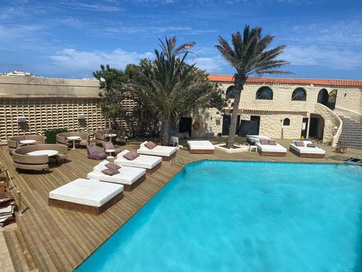 Hôtel, avec Balcon et Terrasse ainsi que Jardin et Piscine