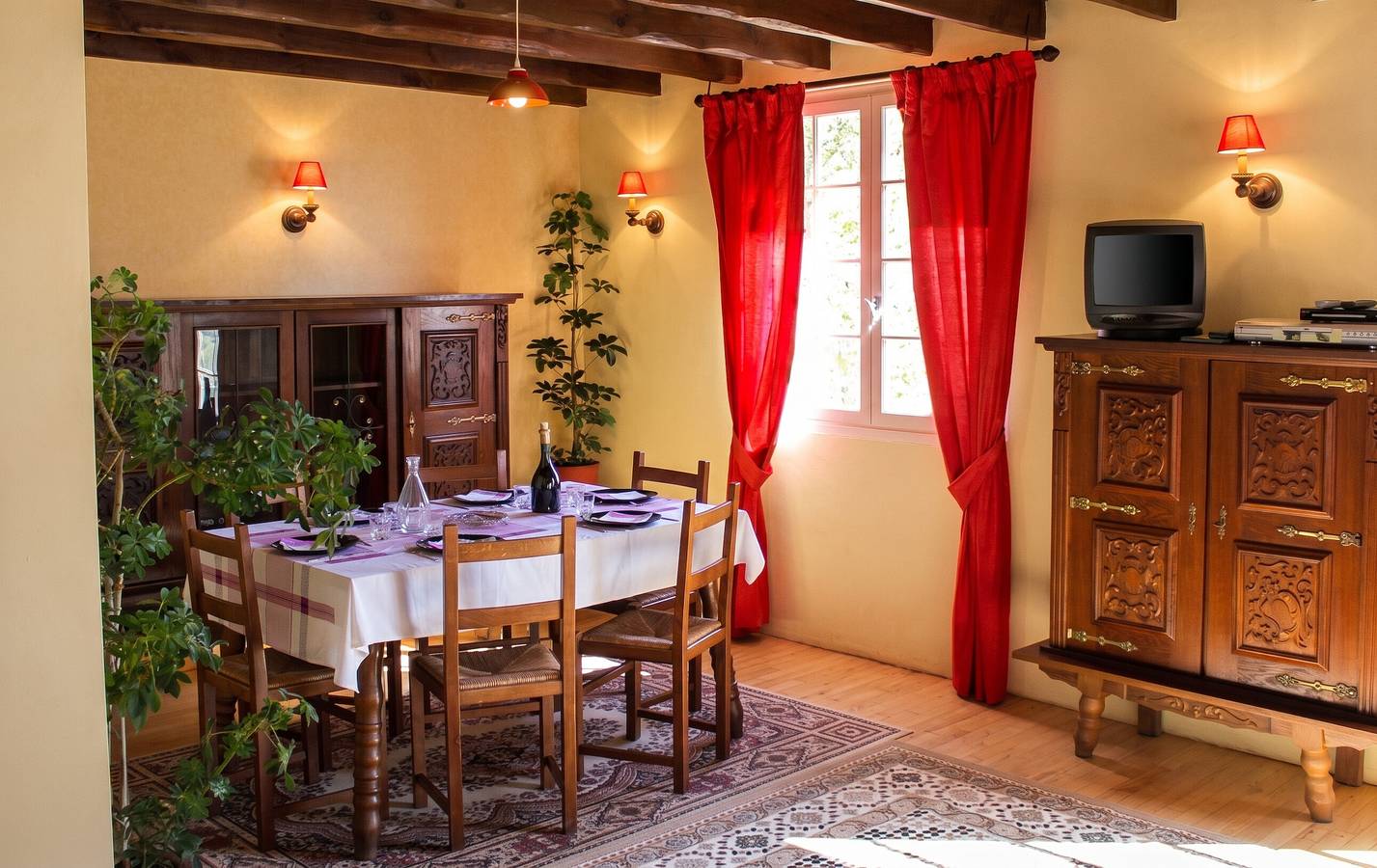 Familienhaus mit Gemeinschaftspool in Moissac, Garten in Boudou, Quercy