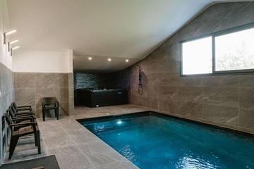 Gîte pour 6 personnes, avec piscine et jardin ainsi que terrasse et jacuzzi à Lespignan
