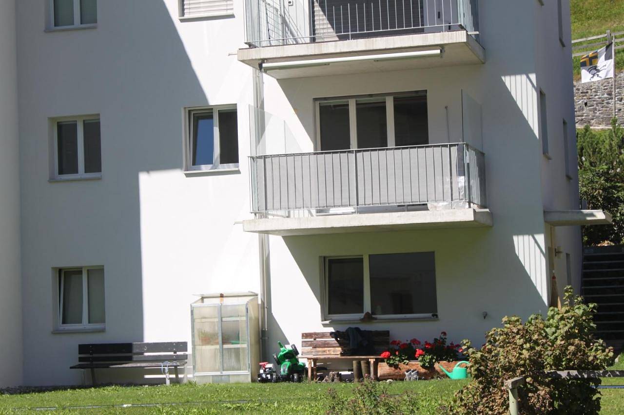Ganze Wohnung, Apartment with Balcony in Splügenpass, Rheinwald