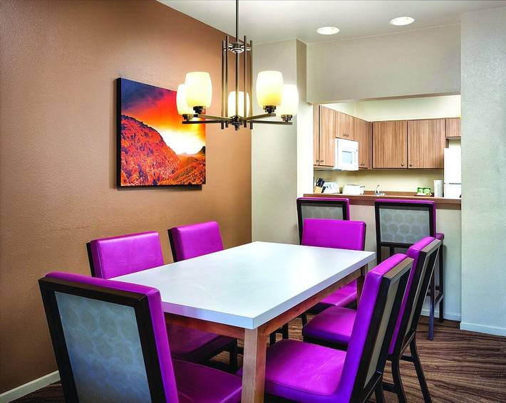 Hotel for 6 people, with pool and hot tub in Nevada