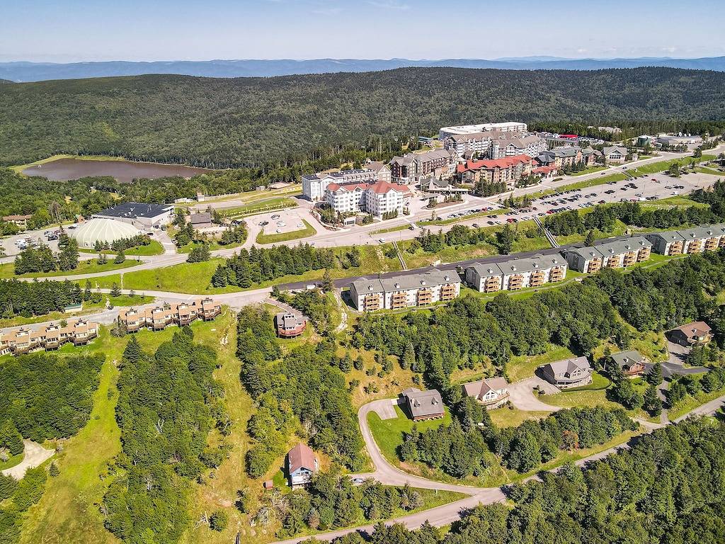 Ganze Wohnung, Summit Condo 201A - Recently Renovated, Great Views, Close to Village! in Snowshoe, Greenbrier River