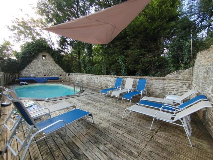 Location de vacances pour 9 personnes, avec jardin et piscine à Malguénac