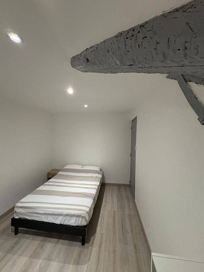 Gîte pour 4 personnes, avec terrasse dans Office De Tourisme De Millau - 2