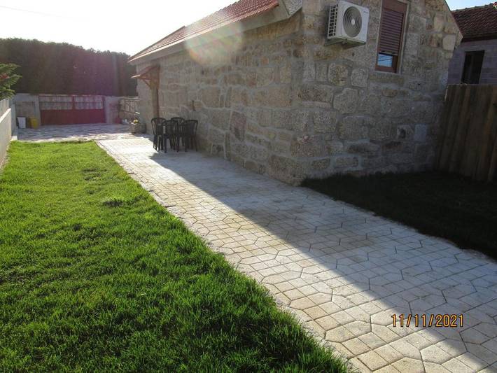 Location de vacances pour 4 personnes, avec piscine ainsi que jacuzzi et jardin à Paredes - 3