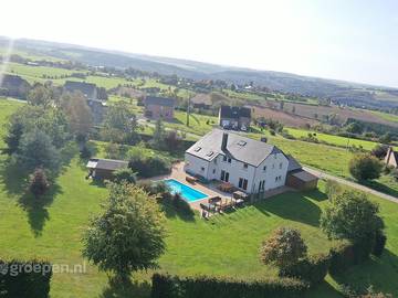 Location de vacances pour 15 personnes, avec terrasse et balcon/terrasse dans Nadrin