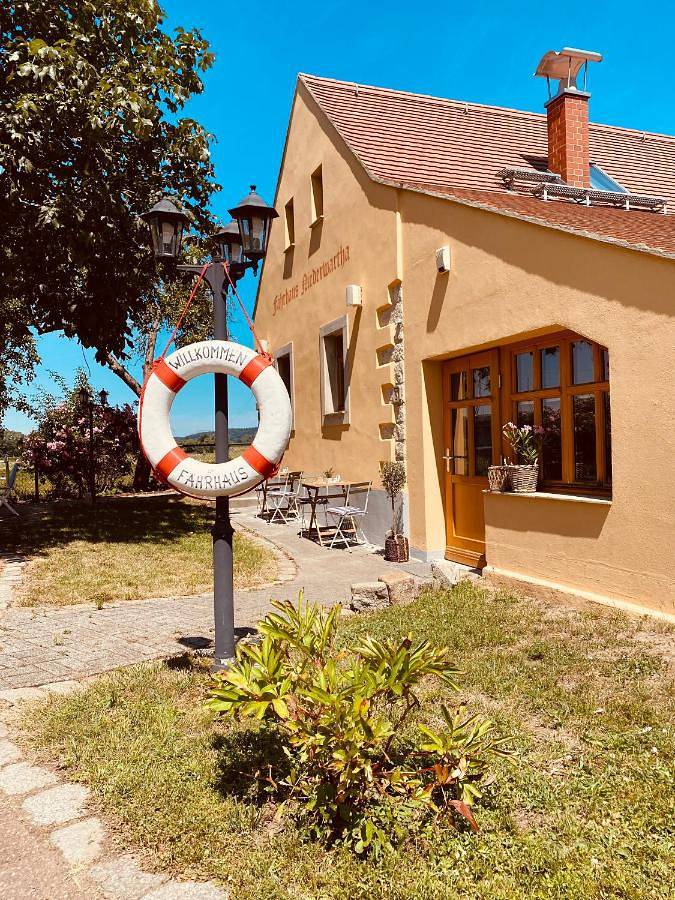 B&B für 4 Personen, mit Terrasse und Garten sowie Ausblick in 