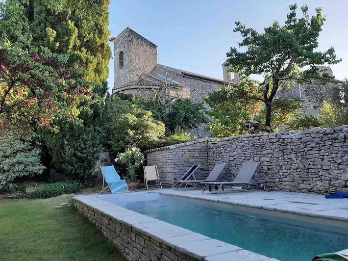 Location de vacances pour 8 personnes, avec jardin ainsi que vue et piscine à Ferrières-les-Verreries - 3