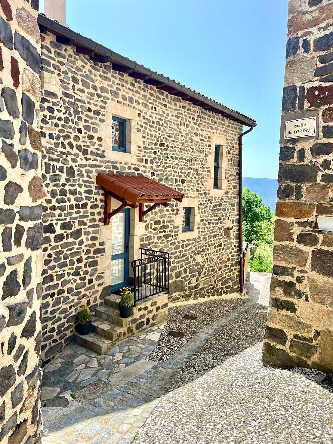 Location de vacances pour 4 personnes, avec Terrasse et Vue à Saint-Privat-d'Allier