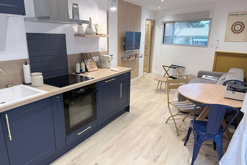 Entire apartment, Studio-Suite-Ensuite with Shower in Saint-Paul-Trois-Châteaux, Nyons region