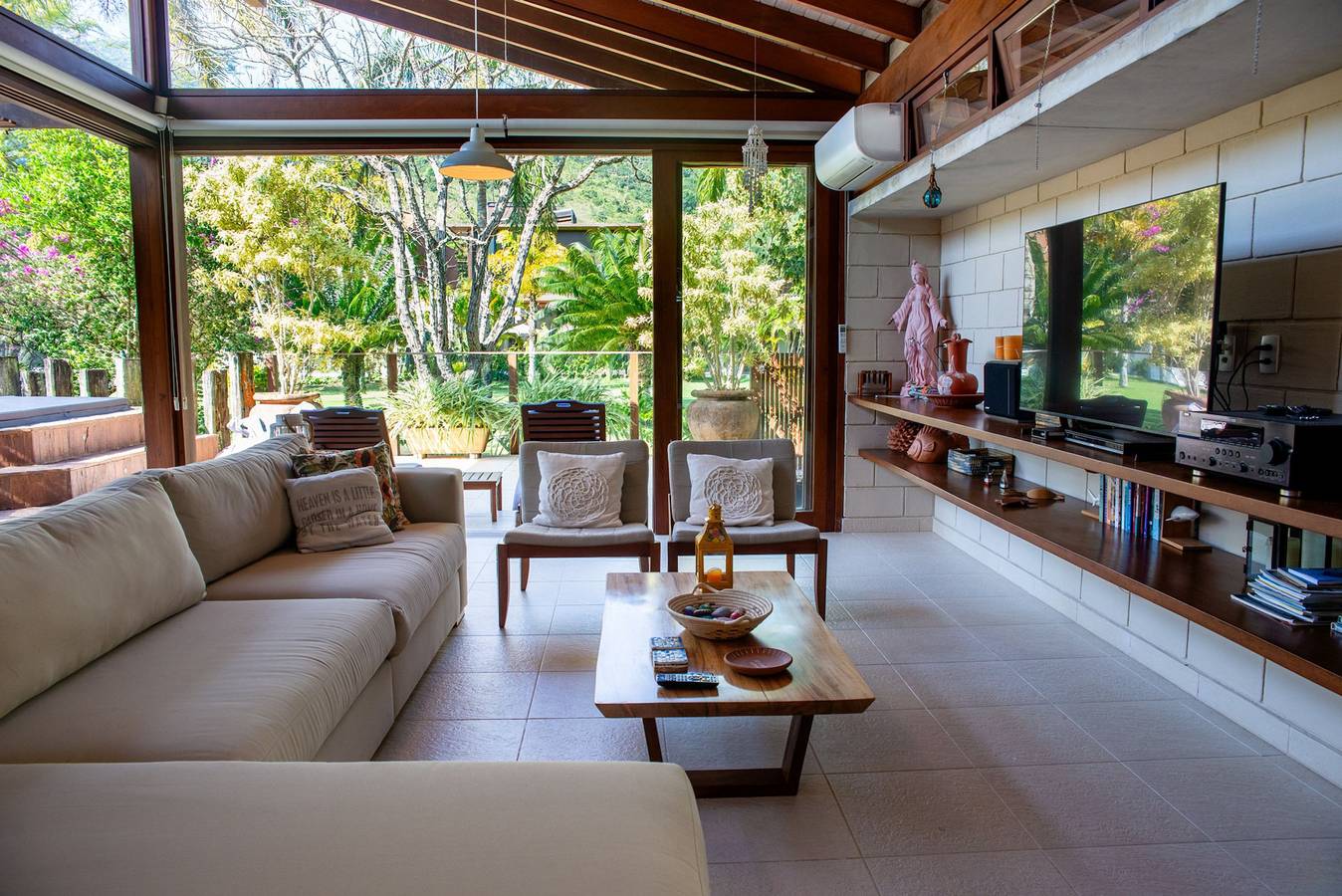 Casa c Wi-Fi, jacuzzi e churrasqueira em Guaecá/Sp in São Sebastião, Região Metropolitana do Vale do Paraíba e Litoral Norte