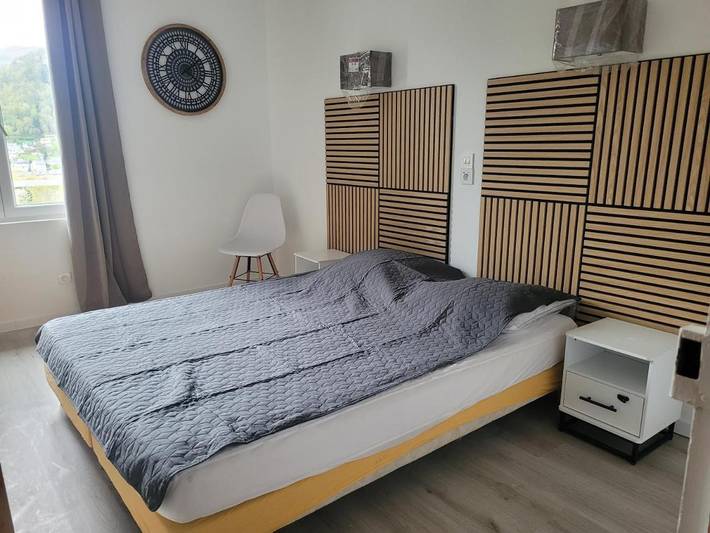 Gîte pour 4 personnes, avec vue et jardin à Vic-sur-Cère - 2