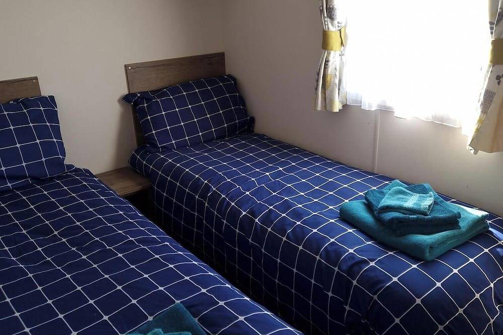 Felixstowe Sea Views. Cosy 2-bedroom static caravan, parking, wifi, in Felixstowe, Suffolk