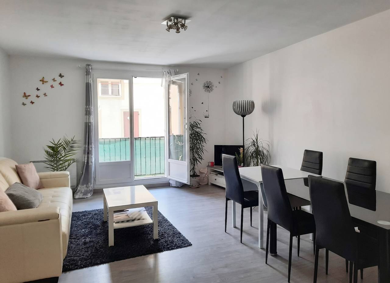 Appartement entier, Appartement lumineux dans le centre de Digne-les-Bains avec balcon. in Digne-les-Bains, Alpes-de-Haute-Provence