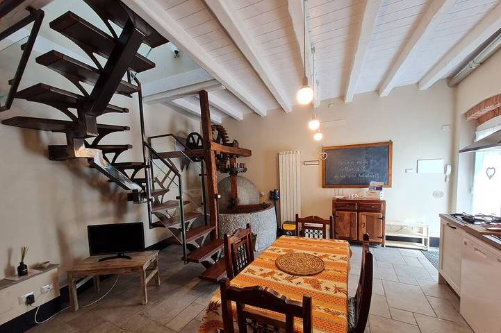 Casa vacanza per 5 persone, con piscina e giardino in Casarza Ligure