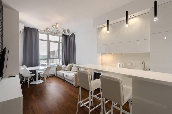 Ferienwohnung für 4 Personen, mit Balkon und Ausblick in Kiew