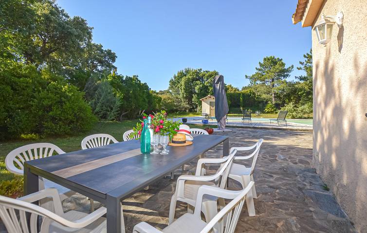 Location de vacances pour 10 personnes, avec terrasse ainsi que jardin et piscine à Solaro - 2