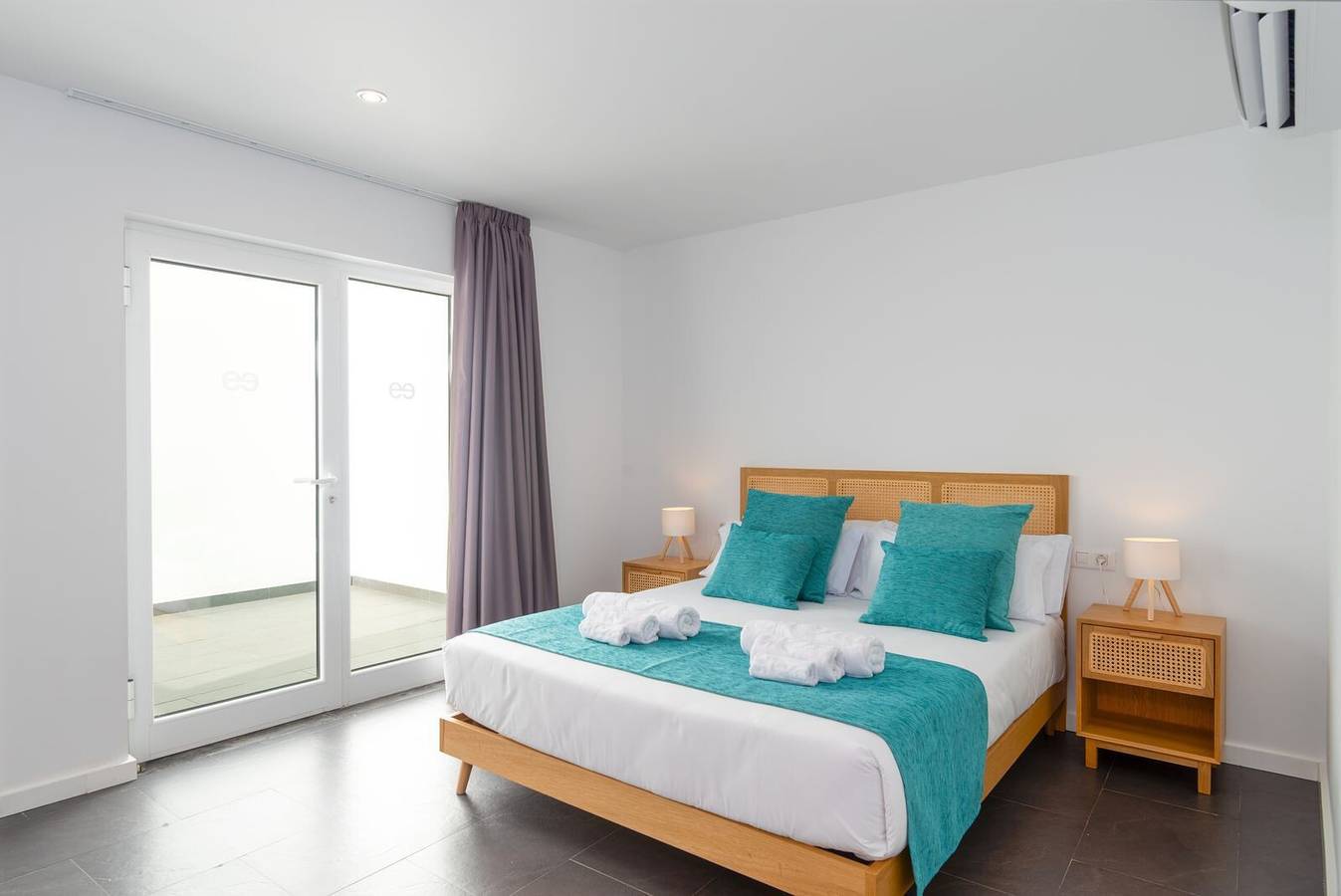 Ferienvilla 'Ereza Villas Royal Deluxe Hoopoe-10' mit Bergblick, Wlan und Klimaanlage in Montaña Roja, Yaiza