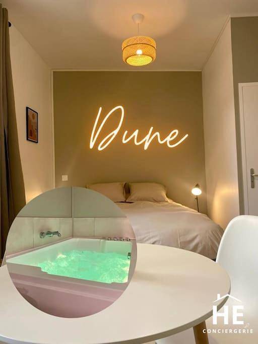 Appartement entier, Suite Dune - Escapade Romantique avec Jacuzzi Privé in Montargis, Région de Montargis