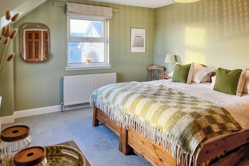 5 bedroom accommodation in Portpatrick, near Stranraer in Portpatrick, Dumfries and Galloway