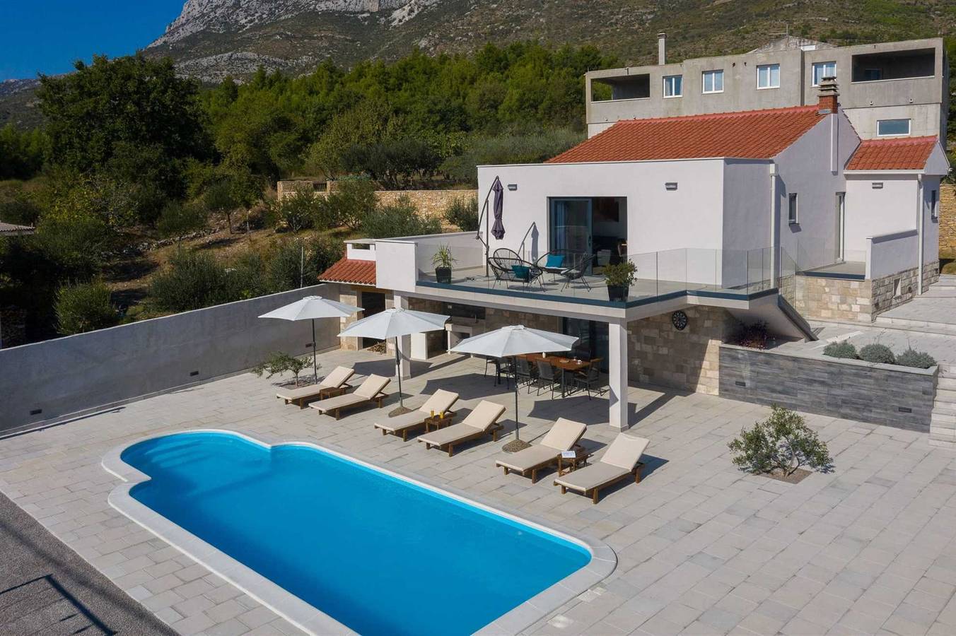 Villa Petra Divine mit beheiztem Pool in Kastel Sucurac, Kaštela