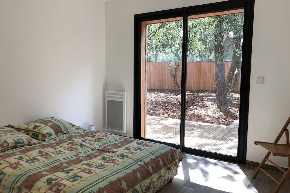 Wooden house in Longarisse, near the lake in Lac de Lacanau, Lacanau