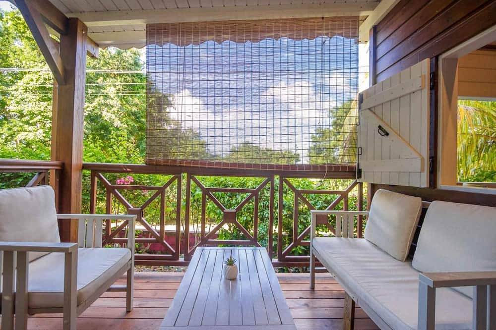 Ti Racoon garden and pool view bungalow in Pointe-Noire, Guadeloupe (Caribbean)