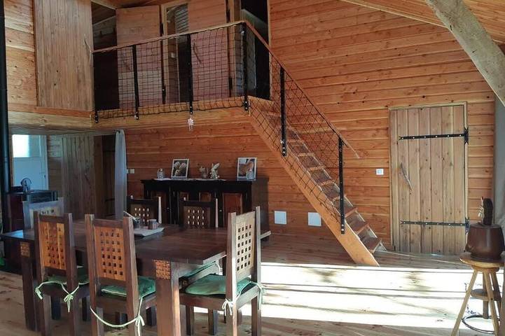 Location de vacances pour 10 personnes, avec Balcon et Jacuzzi ainsi que Jardin et Piscine à Brassac