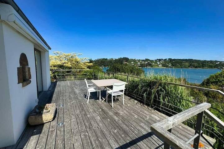 Location de vacances pour 7 personnes, avec jardin et balcon dans Le Diben