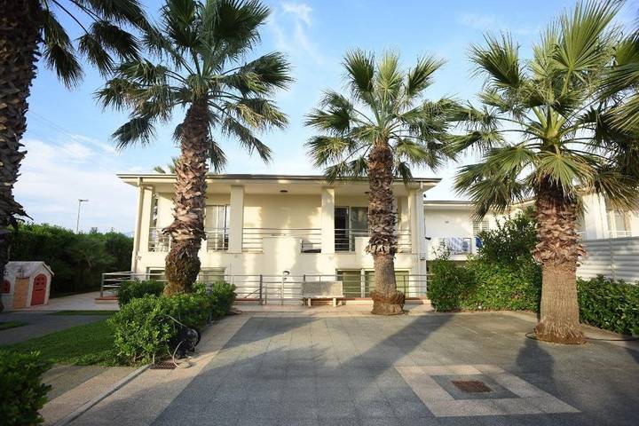 Residence per 7 persone, con piscina e giardino nonché panorama, con animali domestici - 1