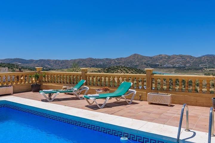 Casa rural para 6 personas, con jardín en Viñuela