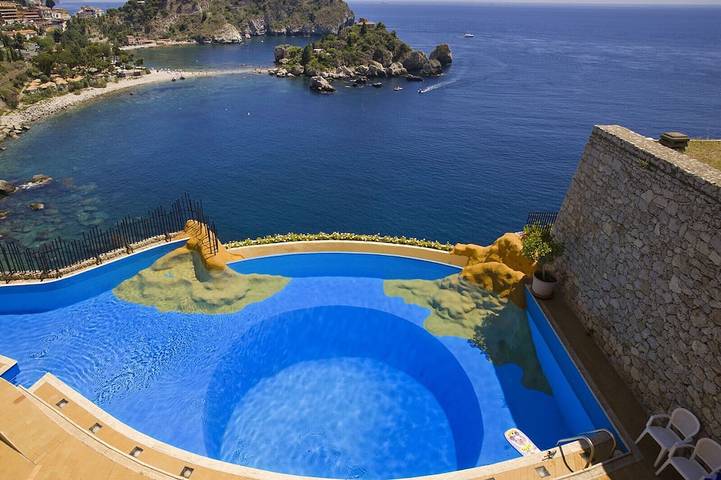 Villa pour 6 personnes, avec piscine ainsi que jardin et balcon à Taormina