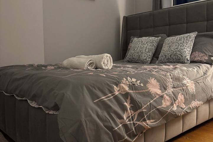 Stonehaven Donegal Town- Luxury Stylish Townhouse, Sleeps 6, Pet-Friendly Stay in Donegal, County Donegal