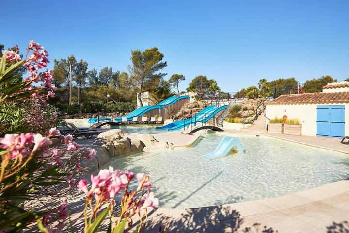 Camping pour 4 personnes, avec piscine et jardin, animaux acceptés à Le Muy - 4