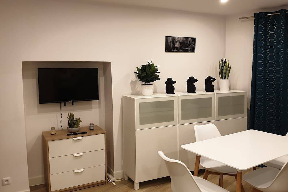 Appartement entier, Studio Le petit Marbré in Saint-Ouen-l'Aumône, Val-d'Oise