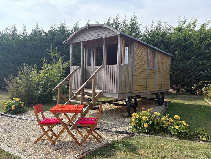 Cottage pour 2 personnes, avec vue et jardin à Perrières