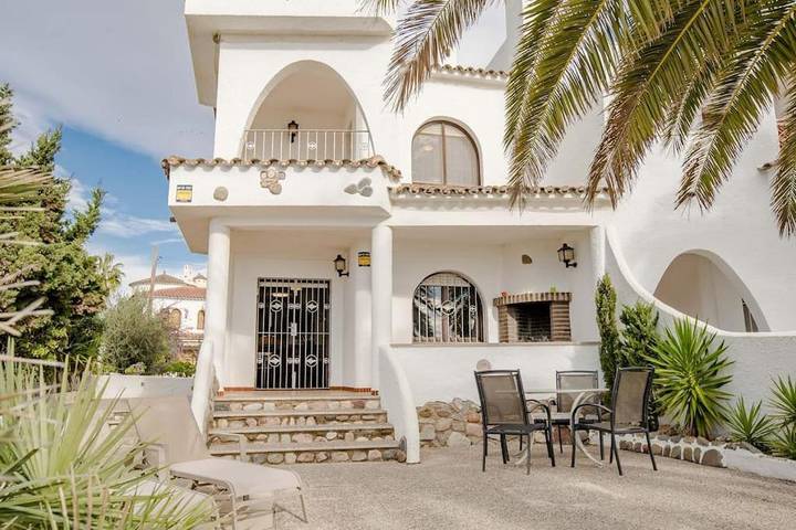 Ferienhaus für 7 Personen, mit Terrasse und Garten sowie Ausblick in Montroig Bahia - 2