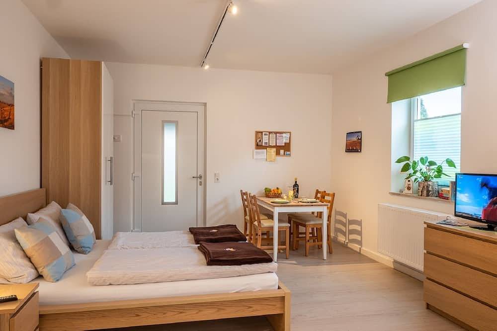 Ganze Wohnung, Helles Appartment (30qm) mit kostenfreiem Wlan und Terrasse in Au in der Hallertau, Hopfenland Hallertau