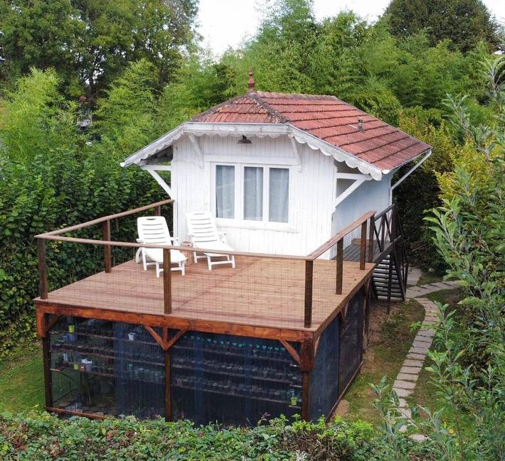 Maison pour 2 personnes, avec Balcon et Terrasse ainsi que Jardin et Piscine à Chessy