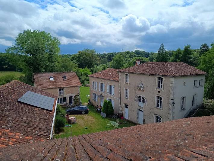 Location de vacances pour 2 personnes, avec jardin ainsi que vue et piscine à Le Vigeant - 4