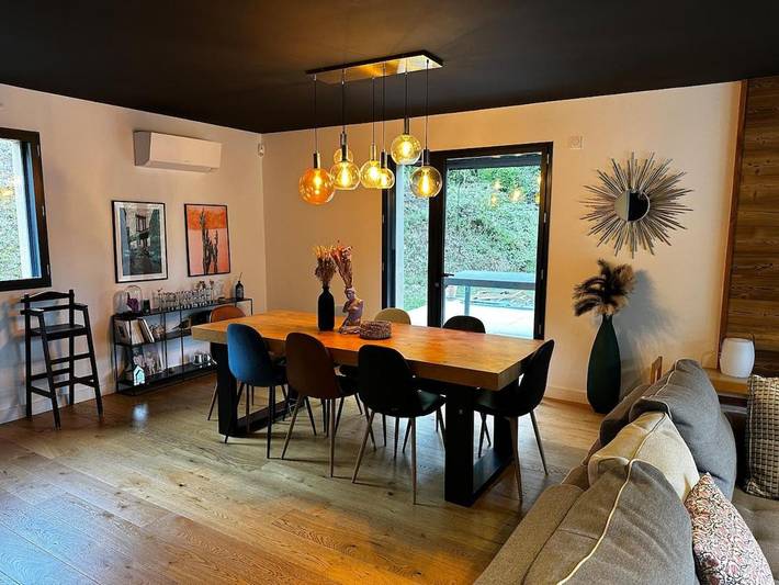 Location de vacances pour 10 personnes, avec jardin et piscine ainsi que balcon et jacuzzi à Guchan - 4